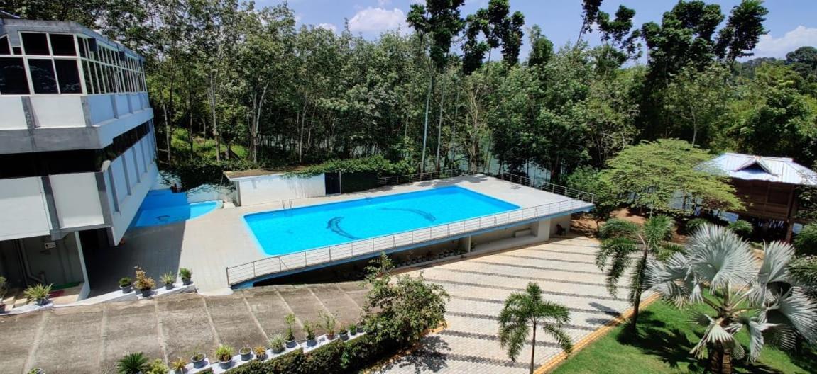 Thabasiya Resorts Kuzhittura Exterior foto